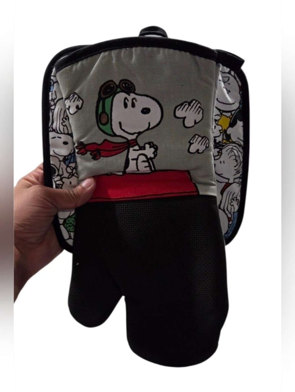 Peanuts Snoopy Neoprene Oven Mitt and Pot Holder Set